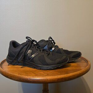 Women's New Balance tennis shoes